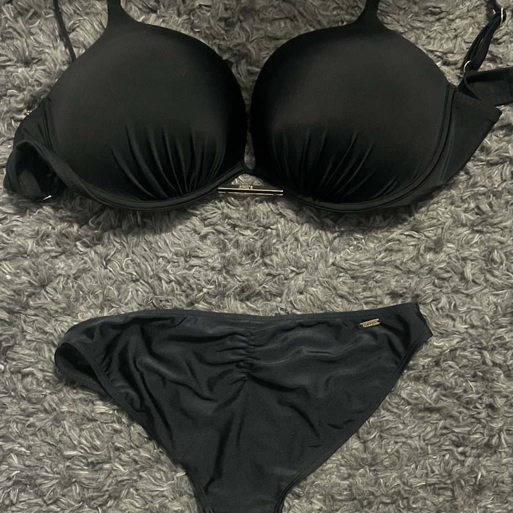 Push up bikini top with Brazilian bottoms 👙